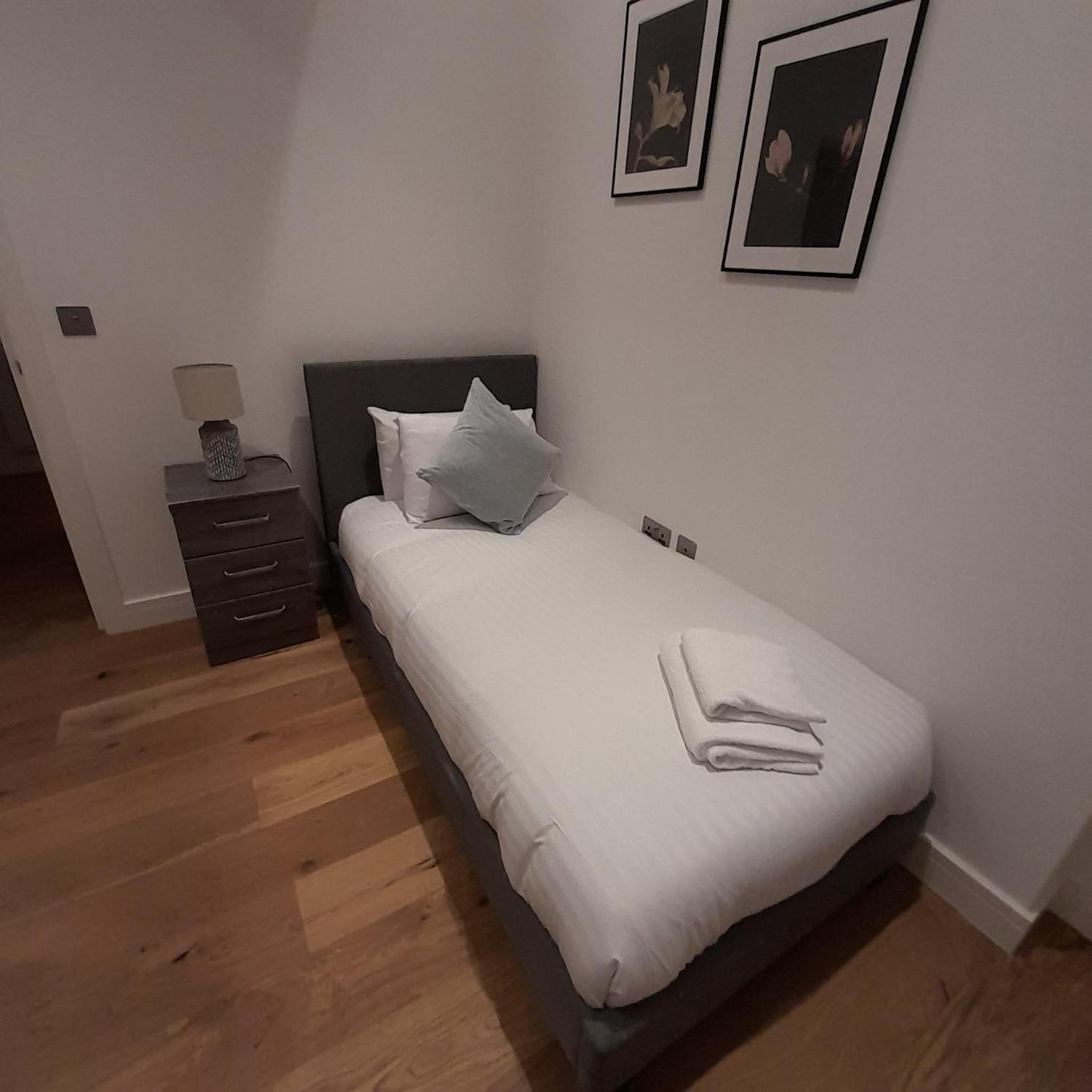 הוילה Deluxe Chic 1 2 Bed Apts Near Heathrow Legoland Windsor סלאו מראה חיצוני תמונה