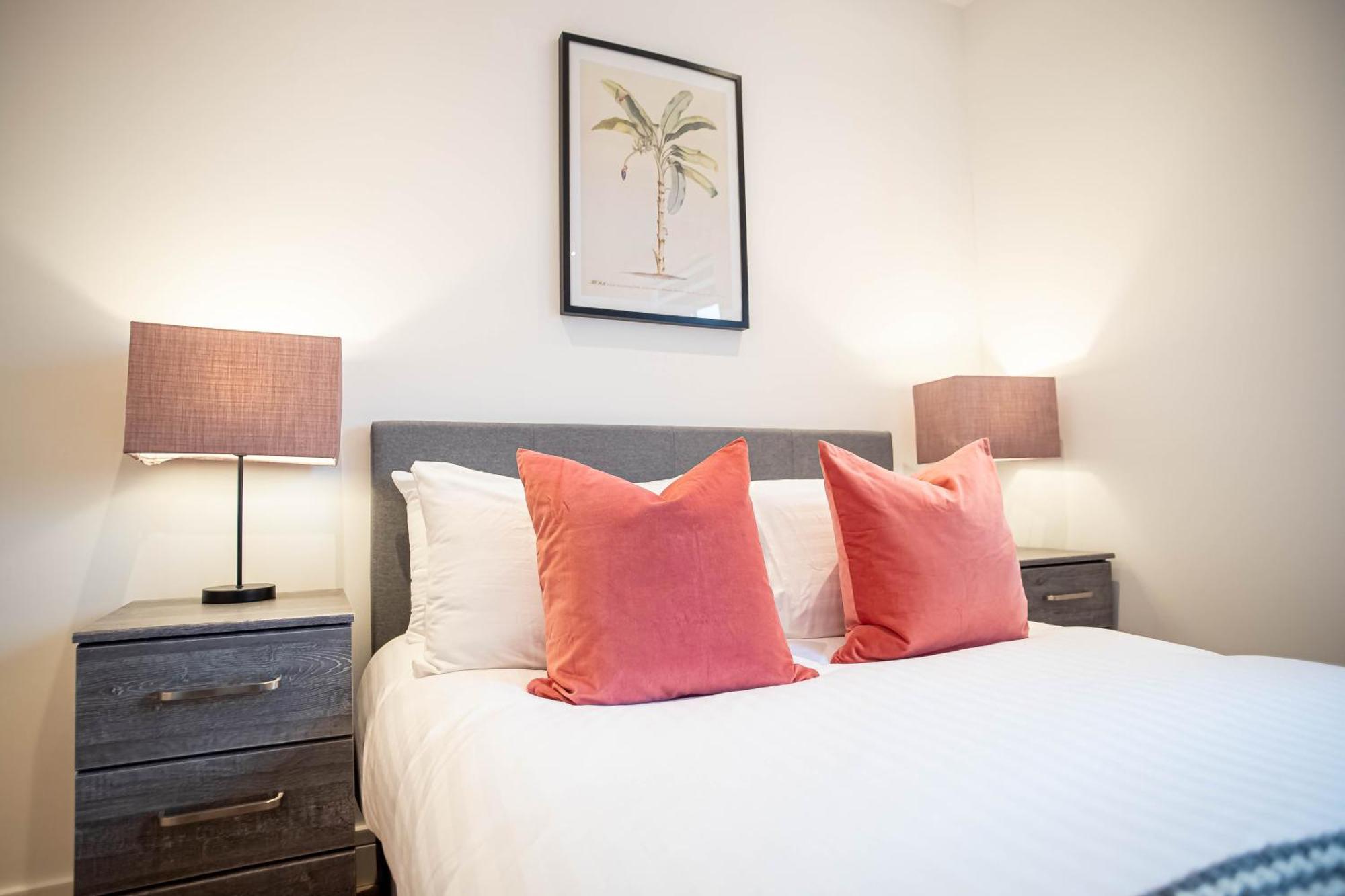 הוילה Deluxe Chic 1 2 Bed Apts Near Heathrow Legoland Windsor סלאו מראה חיצוני תמונה
