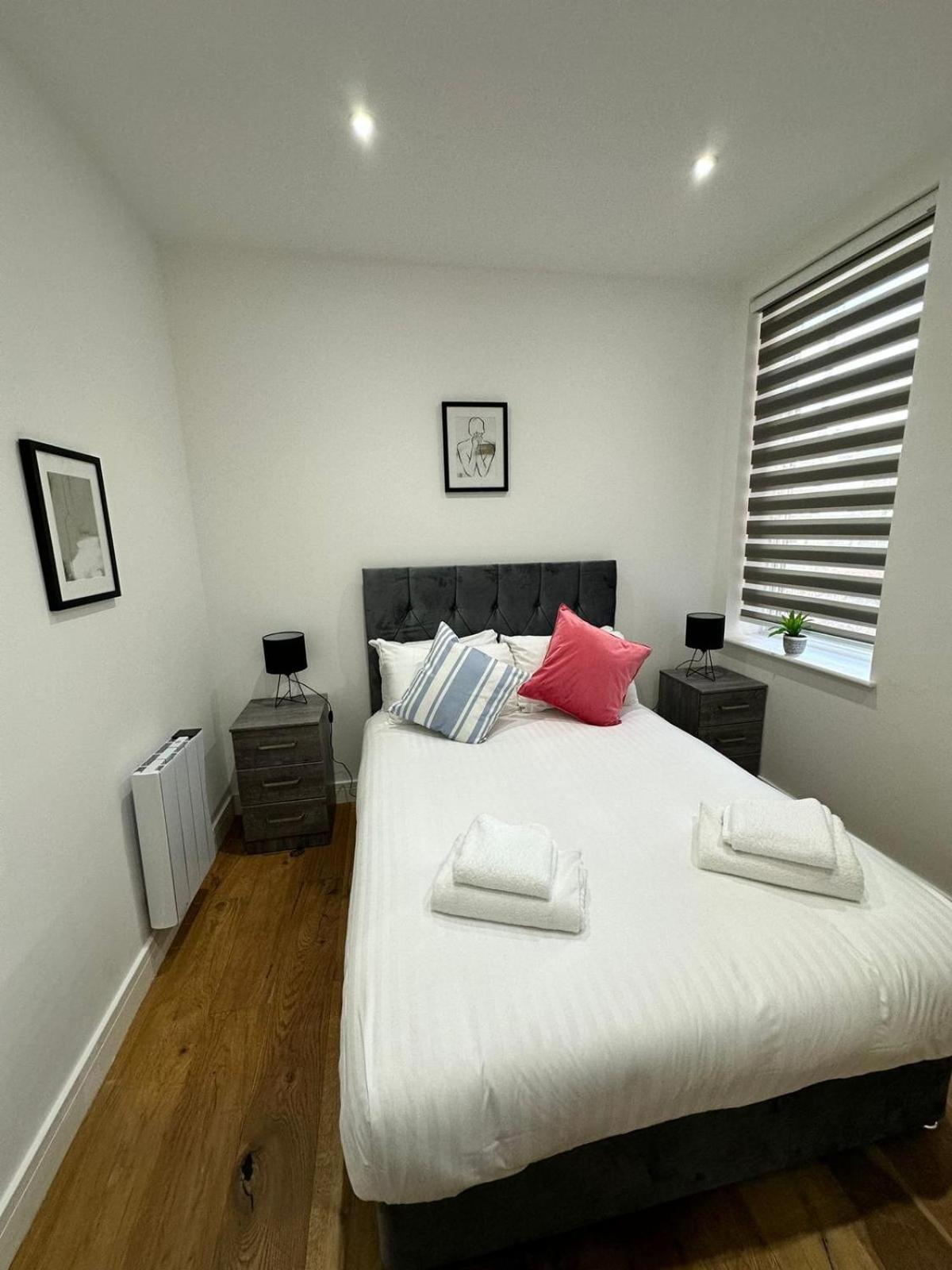 הוילה Deluxe Chic 1 2 Bed Apts Near Heathrow Legoland Windsor סלאו מראה חיצוני תמונה