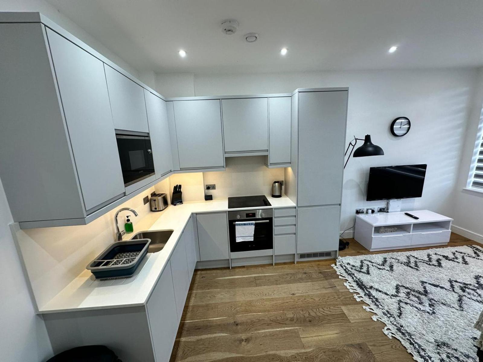 הוילה Deluxe Chic 1 2 Bed Apts Near Heathrow Legoland Windsor סלאו מראה חיצוני תמונה