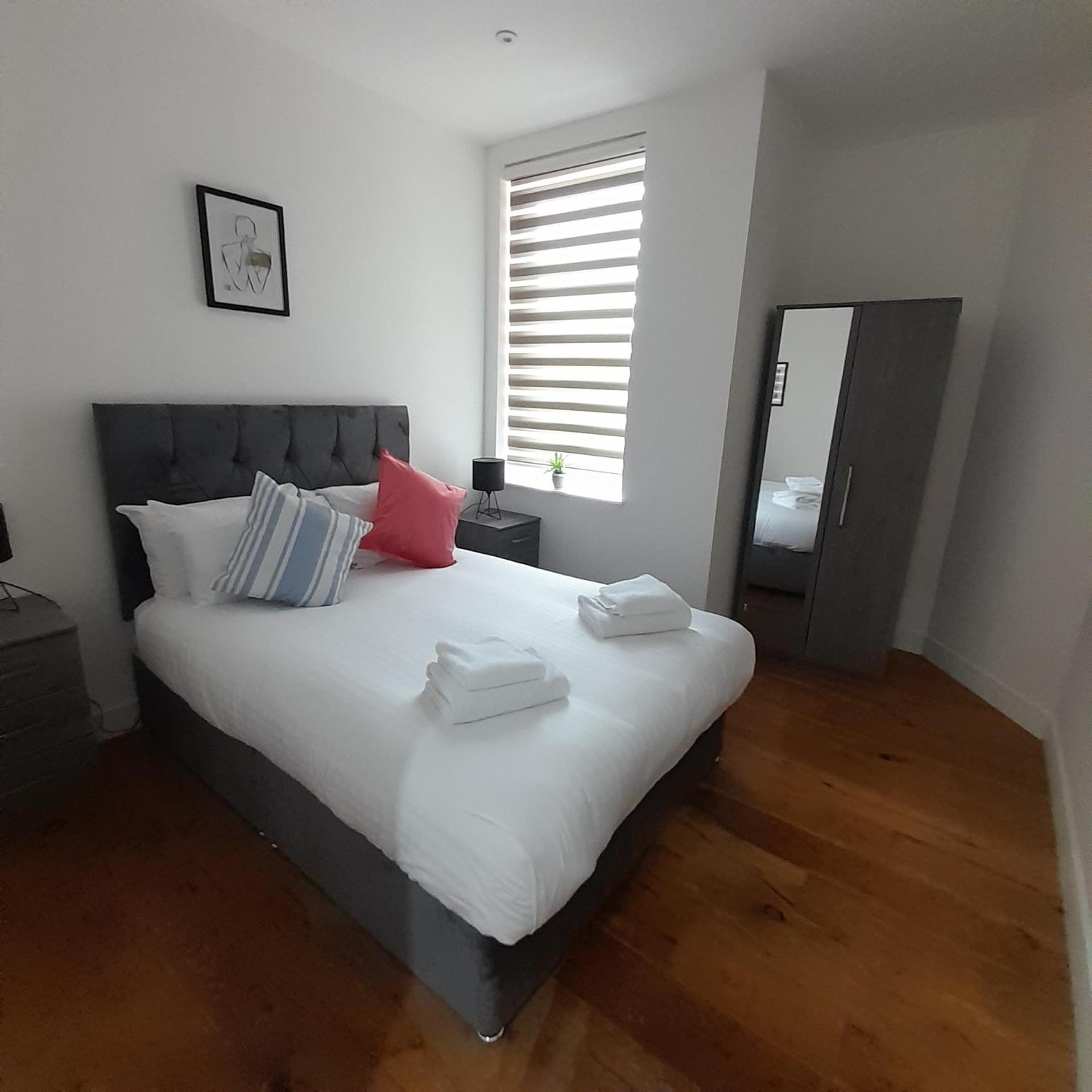 הוילה Deluxe Chic 1 2 Bed Apts Near Heathrow Legoland Windsor סלאו מראה חיצוני תמונה