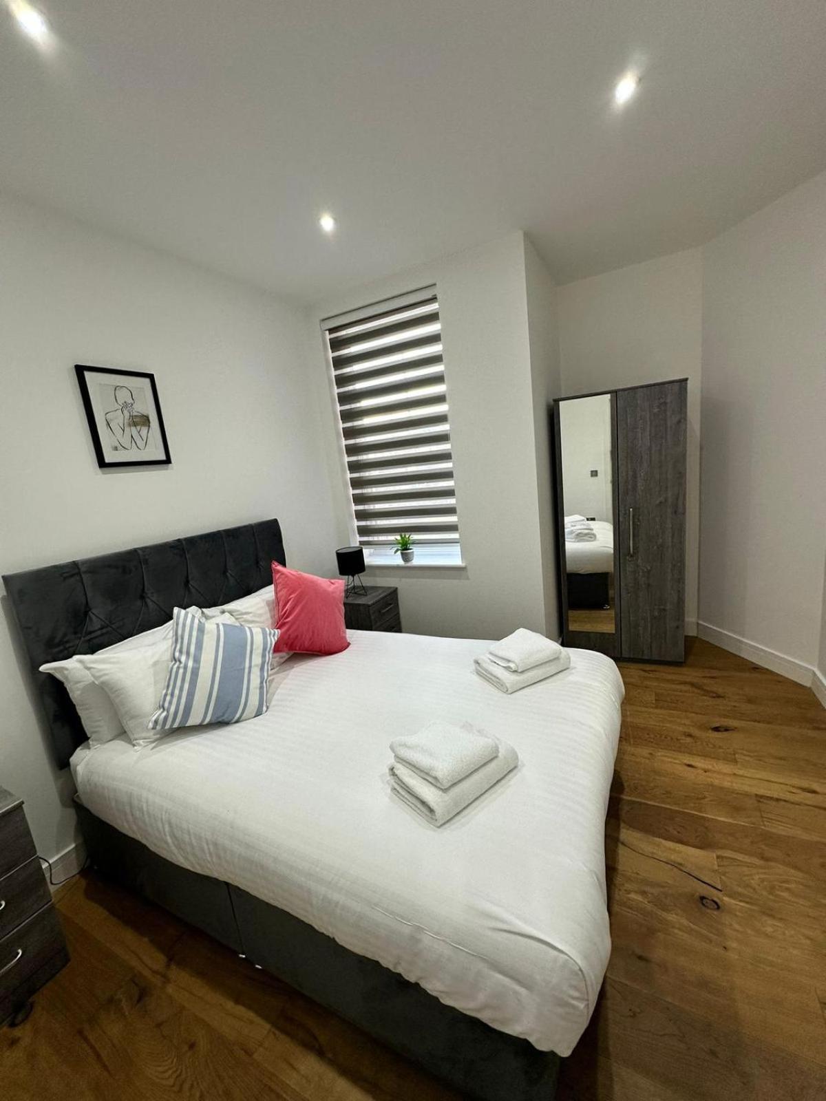 הוילה Deluxe Chic 1 2 Bed Apts Near Heathrow Legoland Windsor סלאו מראה חיצוני תמונה