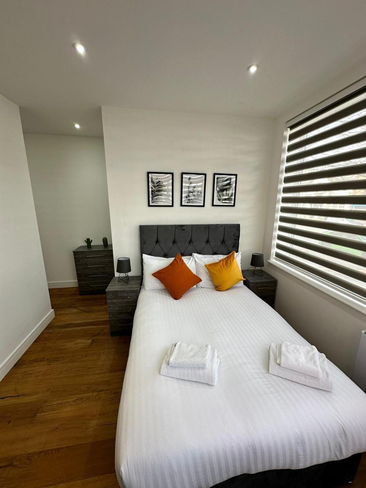 הוילה Deluxe Chic 1 2 Bed Apts Near Heathrow Legoland Windsor סלאו מראה חיצוני תמונה
