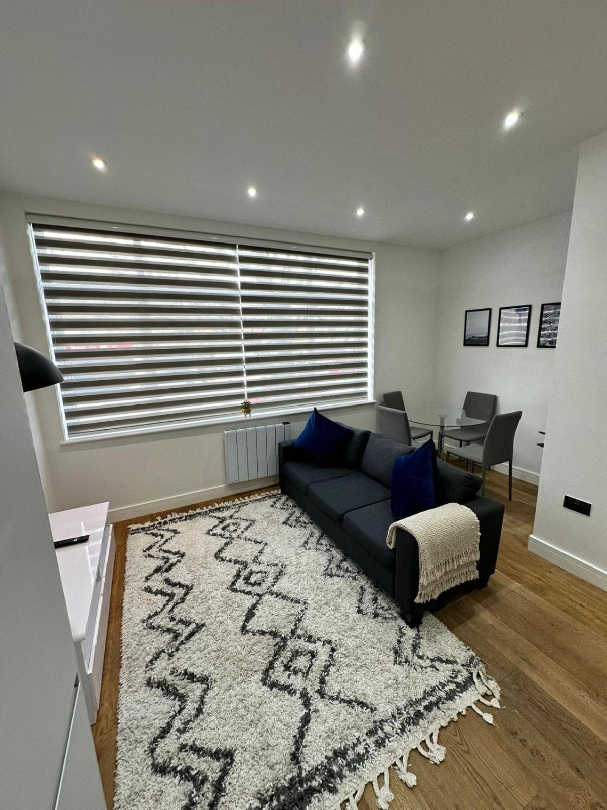 הוילה Deluxe Chic 1 2 Bed Apts Near Heathrow Legoland Windsor סלאו מראה חיצוני תמונה
