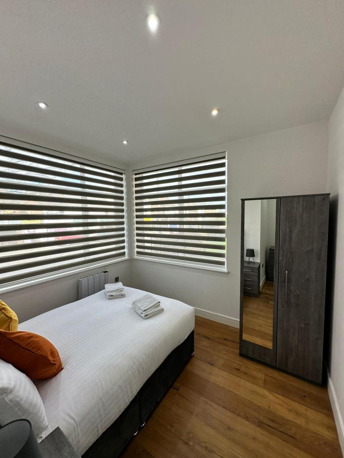 הוילה Deluxe Chic 1 2 Bed Apts Near Heathrow Legoland Windsor סלאו מראה חיצוני תמונה